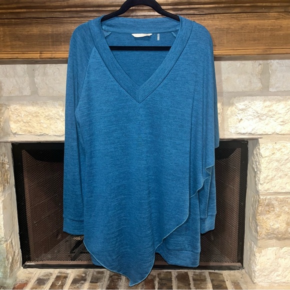 Soft Surroundings Madeline Long sleeve asymmetrical Tunic Top - Picture 8 of 9